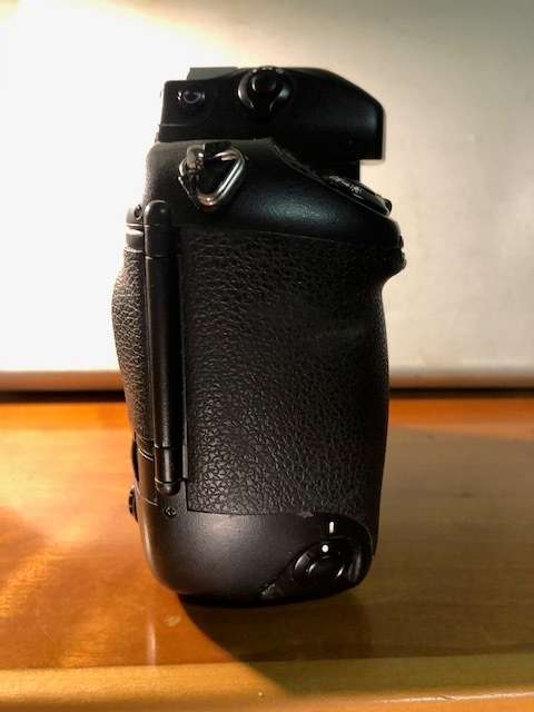 NIKON F5 MINT LIKE NEW