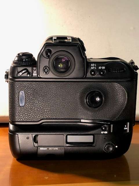 NIKON F5 MINT LIKE NEW