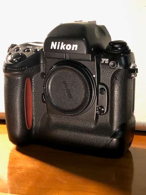 NIKON F5 MINT LIKE NEW