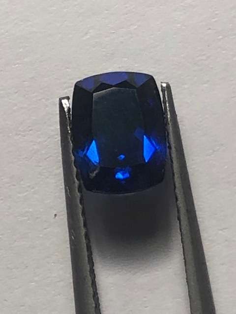 SPECTACULAR GENUINE NATURAL UNTREATED MACHING PAIR BLUE SAPPHIRES