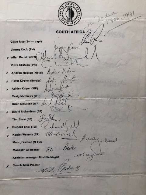 CRICKET  AUTOGRAPHS  LOVELY COLLECTION OF 15 ORIGINAL AUTOGRAPHS