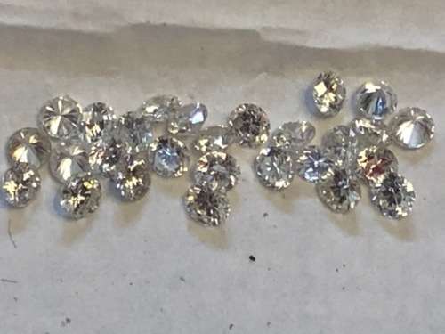 DIAMONDS WHITE SPARKLING  -NATURAL-30 PIECES SIZE.03-.04  -2 mm DIAMEOVER 1 ct IN TOTAL VS 1-COLOR J