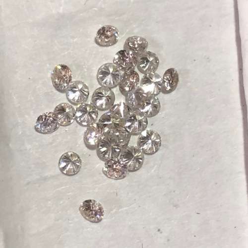 DIAMONDS WHITE SPARKLING  -NATURAL-30 PIECES SIZE.03-.04  -2 mm DIAMEOVER 1 ct IN TOTAL VS 1-COLOR J