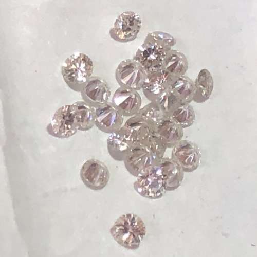 DIAMONDS WHITE SPARKLING  -NATURAL-30 PIECES SIZE.03-.04  -2 mm DIAMEOVER 1 ct IN TOTAL VS 1-COLOR J