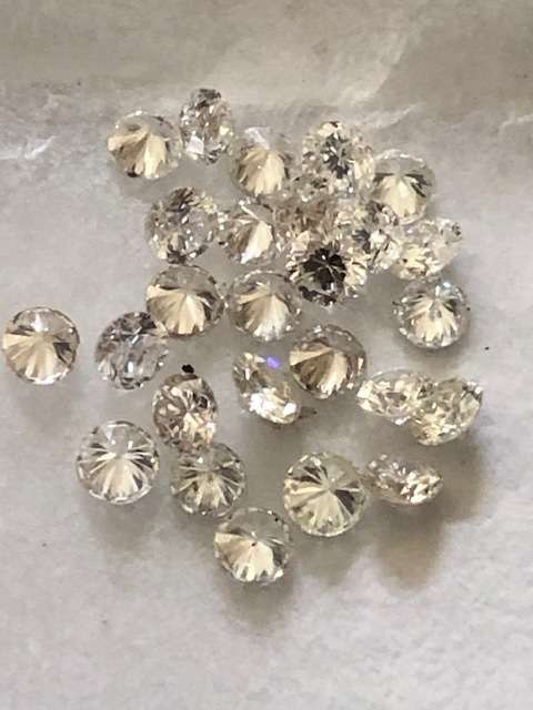 32 PIECES NATURAL WHITE ROUND BRILLIAND DIAMONDS .03-.04  OVER 1ct SPARKLING DIAMONDS COLOR -J-VS 1