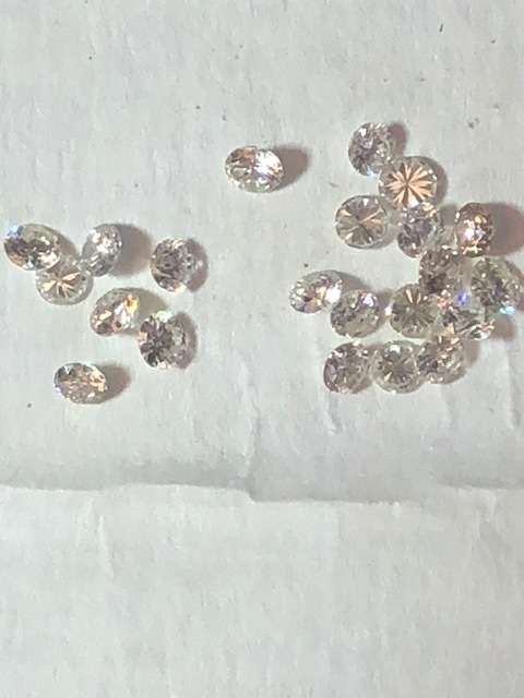 32 PIECES NATURAL WHITE ROUND BRILLIAND DIAMONDS .03-.04  OVER 1ct SPARKLING DIAMONDS COLOR -J-VS 1