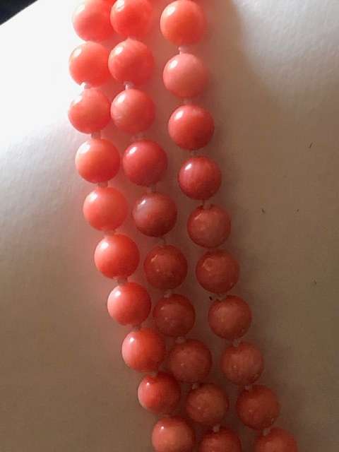 CORALSPECTACULAR  VINTAGE THREE LINES NATURAL UNTREETED CORAL NECKLACE