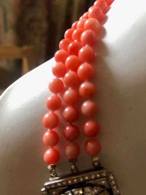 CORALSPECTACULAR  VINTAGE THREE LINES NATURAL UNTREETED CORAL NECKLACE