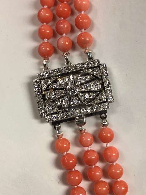 CORALSPECTACULAR  VINTAGE THREE LINES NATURAL UNTREETED CORAL NECKLACE