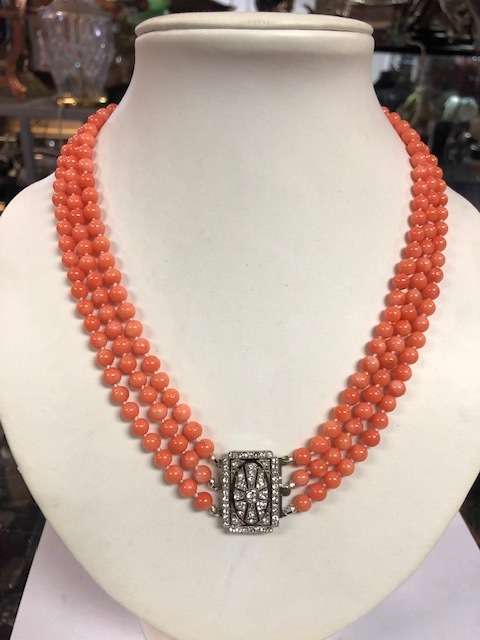 CORALSPECTACULAR  VINTAGE THREE LINES NATURAL UNTREETED CORAL NECKLACE