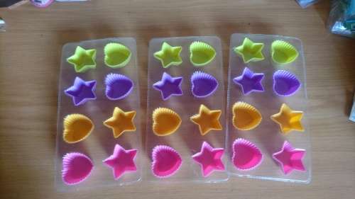 8 Piece Non-Stick Mini Silicone Cupcake Mould Set (UK Specifications)
