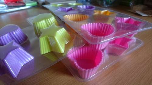 8 Piece Non-Stick Mini Silicone Cupcake Mould Set (UK Specifications)
