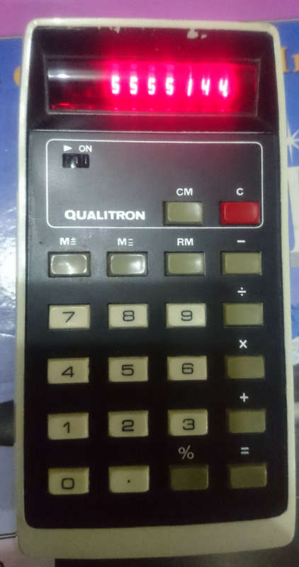 Vintage calculator (Qualitron 1412)