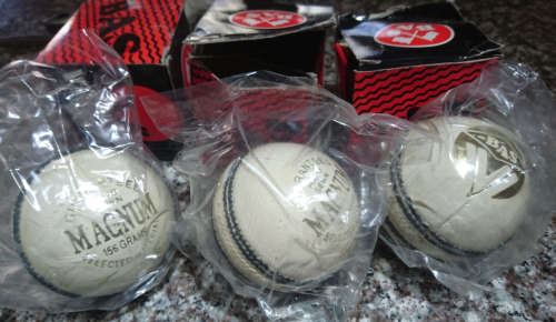 Hand Sewn Cricket Balls 3 x 156 (Has a Crack - Never Used - Gr8 4 Training)