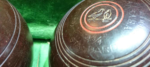 Henselite Lawn Bowls (4 3/4")