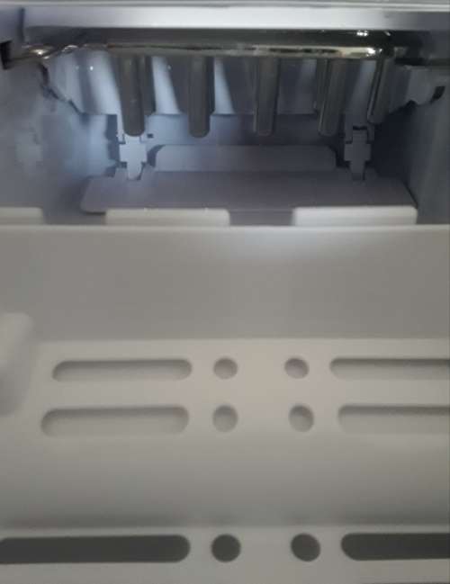 Salton Ice Maker - SIMM12 - (Display Unit - Please Read)