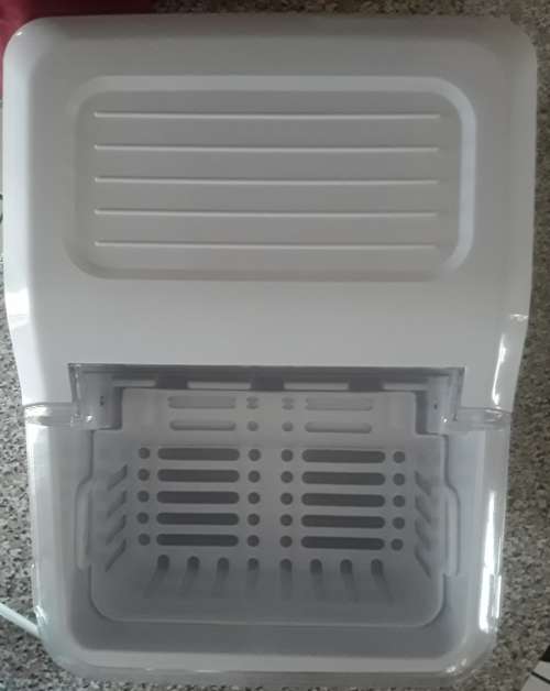 Salton Ice Maker - SIMM12 - (Display Unit - Please Read)