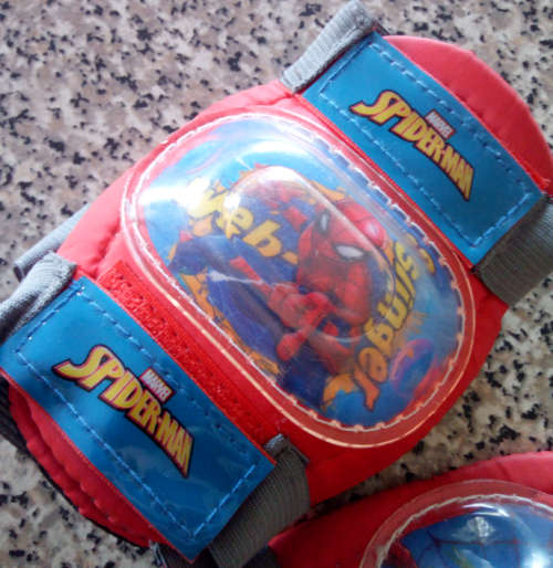 Spider-Man Marvel Knee & Elbow Padds (Durable For All Active Sports) - Small (4-7 yrs)