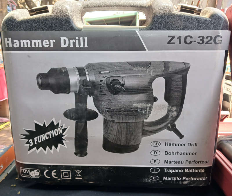32mm Large 900W Hammer Drill - Complete As New!