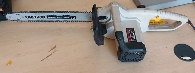 400mm 1800W Ryobi Electric Chainsaw