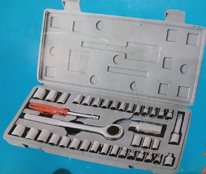40 Piece 1/4 and 3/8 inch Socket Wrench Set