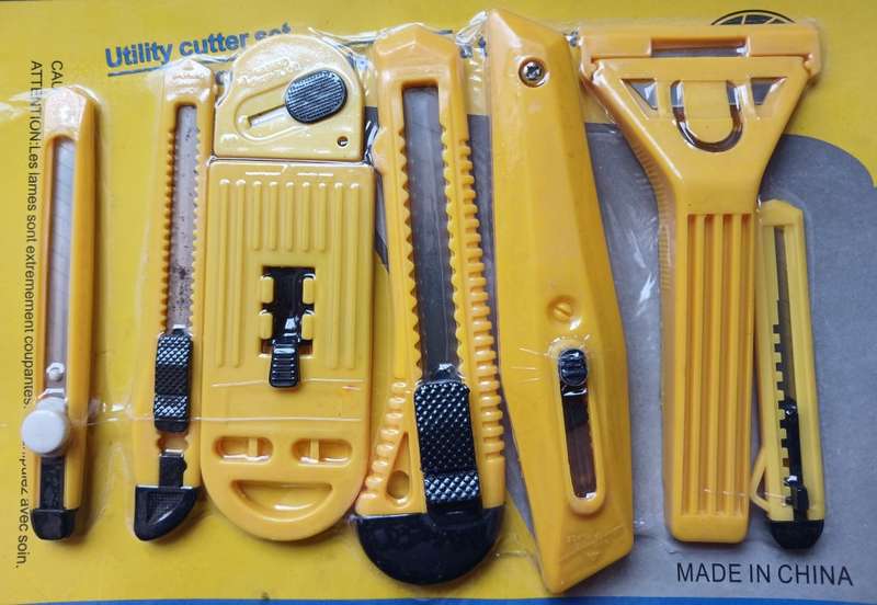 8 Pieces Multipurpose Utility Razor Set
