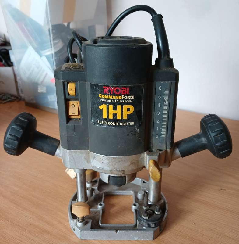 Please Read - No Collet- 750W Ryobi Router