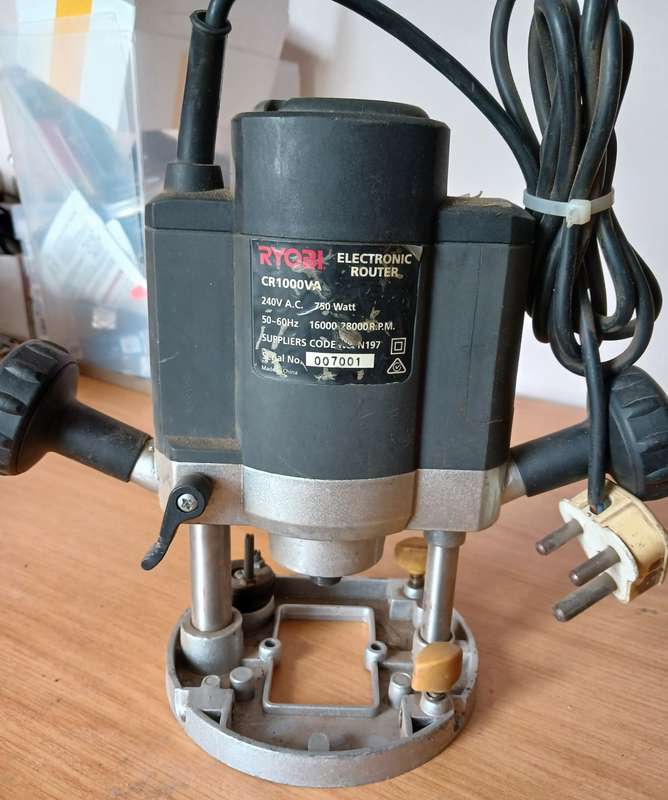 Please Read - No Collet- 750W Ryobi Router