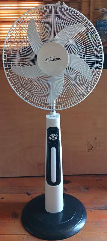 Goldair 40cm Rechargeable Pedestal Fan (Please Read - Cosmetics)
