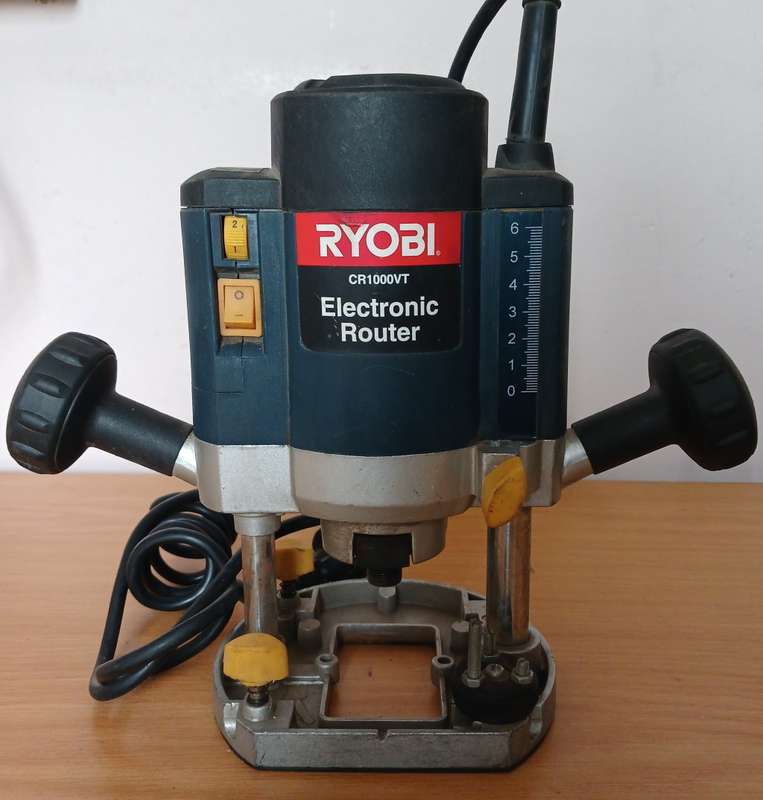 Please Read - No Collet- 1100W Ryobi Router