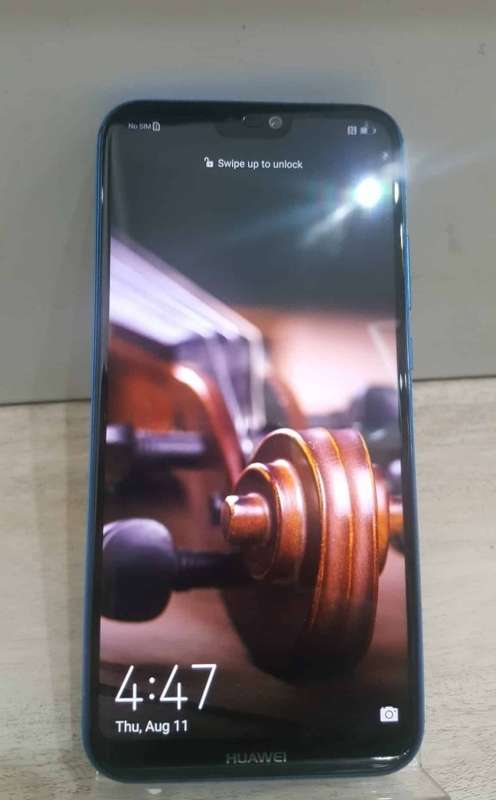 HUAWEI P20 LITE 64GB SINGLE SIM  CLEAN LIKE NEW BARGAIN