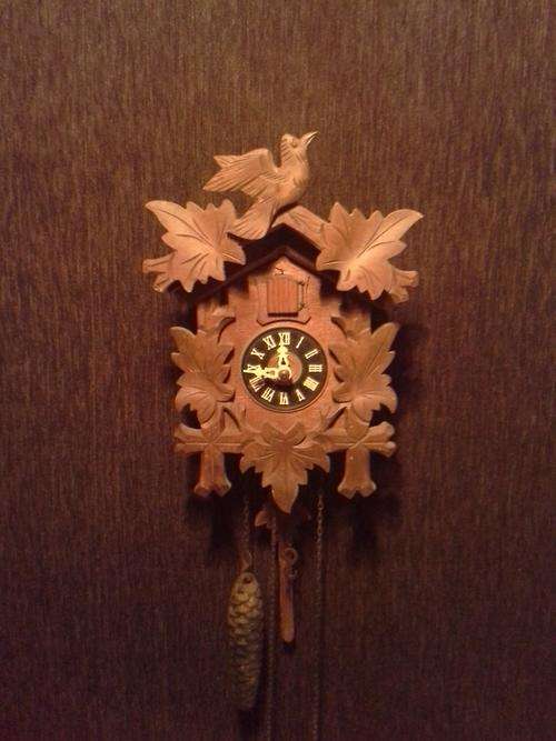 VINTAGE GERMAN BLACK FOREST CUCKOO CLOCK - PRICED TO GO! FREE GIFT WORTH R300