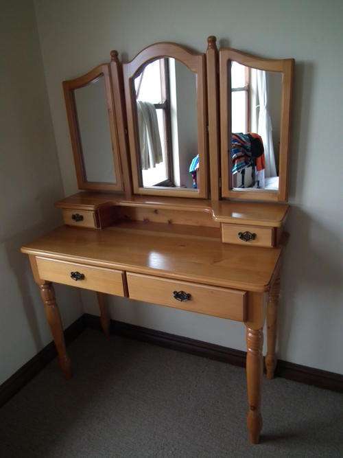 Cypress Cottage Style Dressing Table