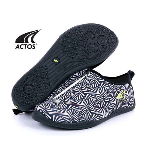 *In Stock*Kids Aqua Shoes | Fitness | Flexible | water shoes , beach shoes multifunctional