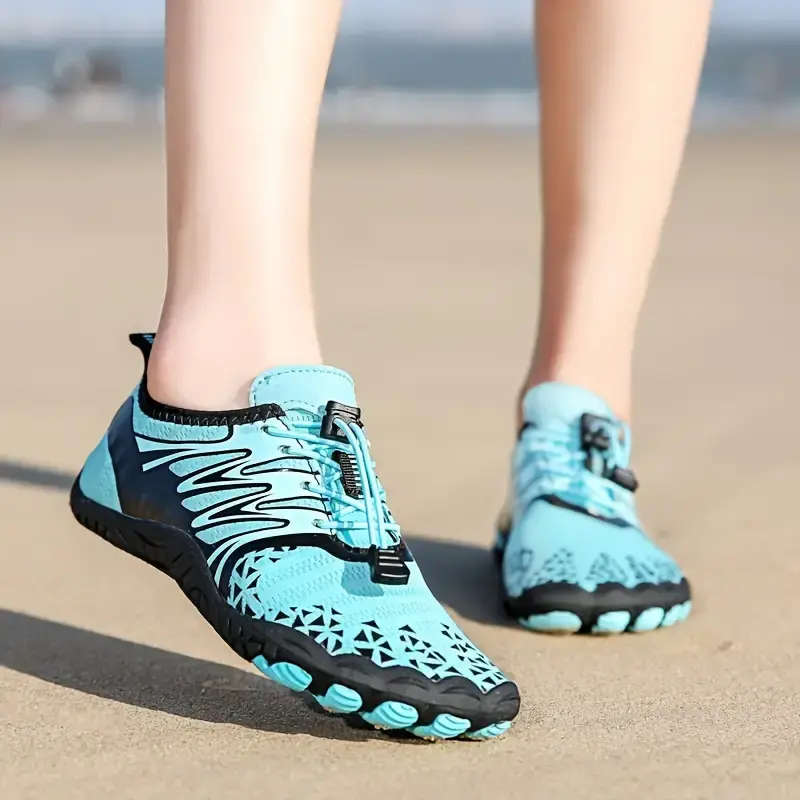 Lightweight barefoot feel / Aqua Shoes Size 5 Blue