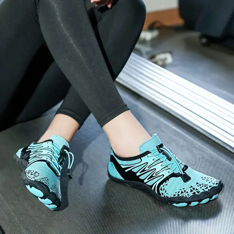 Lightweight barefoot feel / Aqua Shoes Size 5 Blue