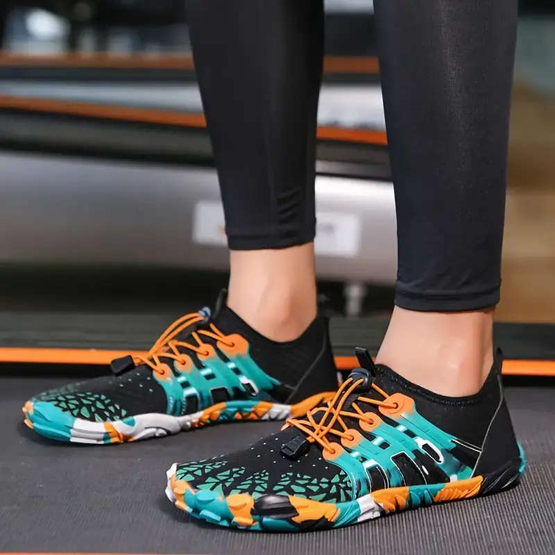 Lightweight barefoot feel Aqua Shoes  Black Camo Lace Up Size 8