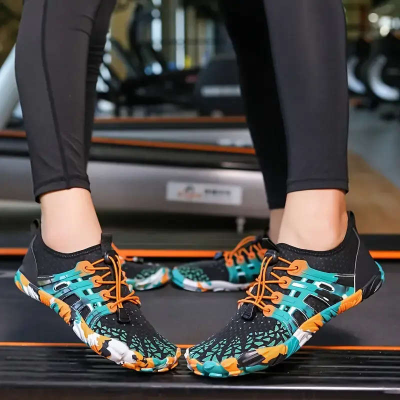 Lightweight barefoot feel Aqua Shoes  Black Camo Lace Up Size 8