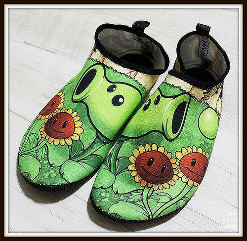 Plants vs Zombies Unisex Kiddie Skin Swim / Non Slip Shoes/Flexible (Size 8-13) *2* on auction