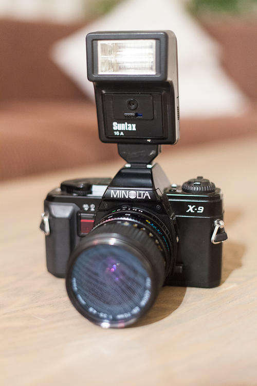 MINOLTA X-9 plus lens and flash