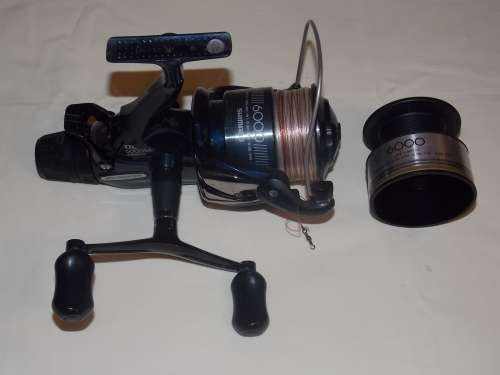 Shimano Baitrunner DL 6000RA fishing reel with extra spool. (2)