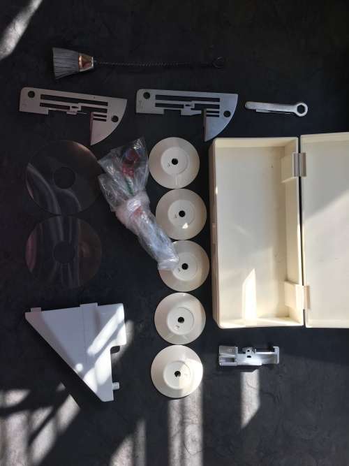 Elna Pro 5 DC 5 thread overlocker