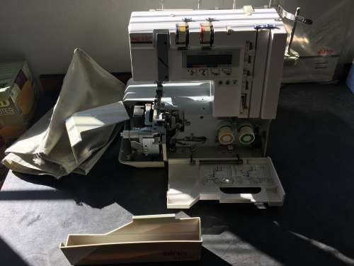 Elna Pro 5 DC 5 thread overlocker