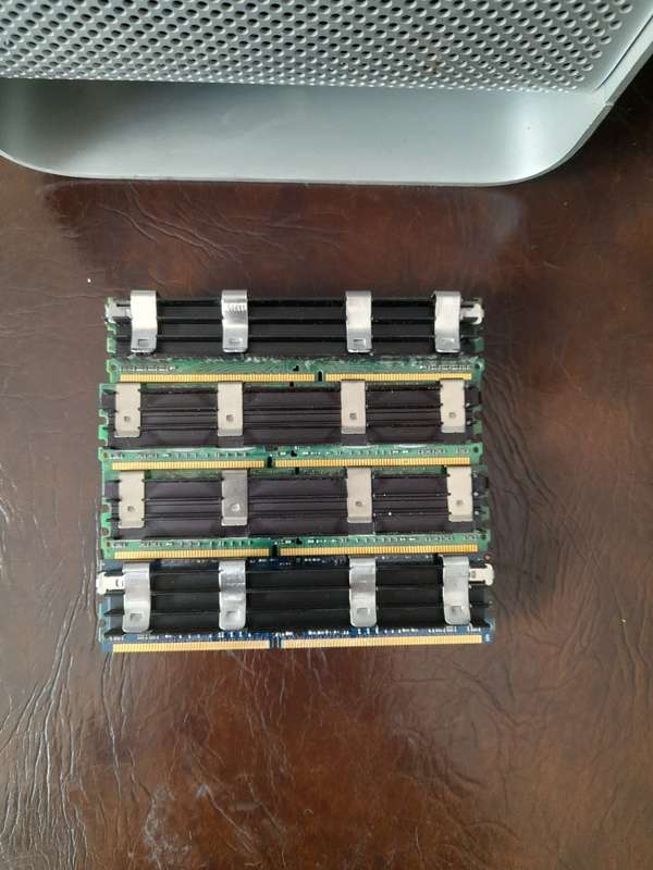 Mac Pro (Ram: 8gb +/- (include 4 extra ram modules free) CPU: 3.0QX XEON, GPU: ATI RADEON X1900 XT)
