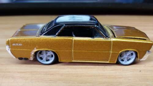 Bburago: 1965 Pontiac GTO (Hood Opens Up)