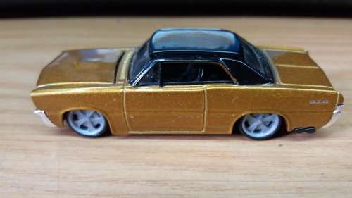 Bburago: 1965 Pontiac GTO (Hood Opens Up)
