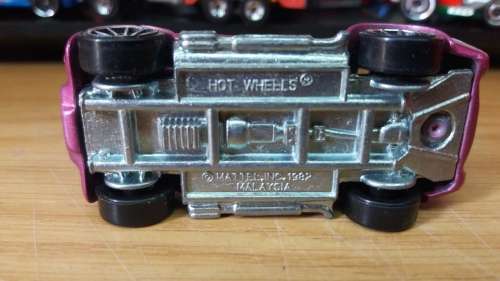 Hotwheels: Classic Shelby Cobra Megenta