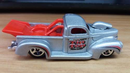 Hotwheels: (2010) `40 Ford Hot Rod