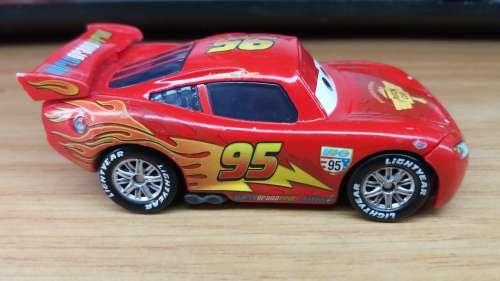 Hotwheels: Disney Cars Lightning McQueen 1:64