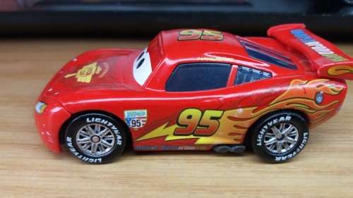 Hotwheels: Disney Cars Lightning McQueen 1:64